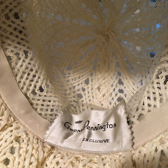 Vintage Hat Egg Shell with Black Roses - Picture 4 of 5